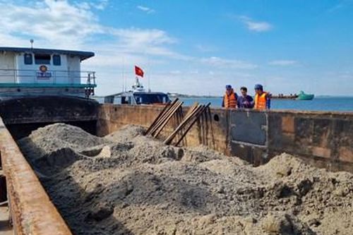 Bộ tư lệnh Vùng Cảnh sát biển 1 tạm giữ 400m3 cát không rõ nguồn gốc