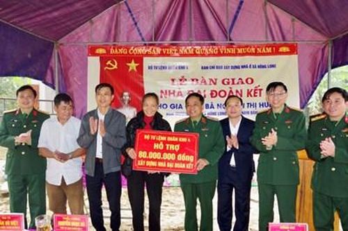 Bộ tư lệnh Quân khu 4: Bàn giao nhà 'Đại đoàn kết' cho gia đình có hoàn cảnh khó khăn