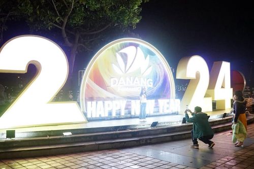 Việt Nam hân hoan đón chào năm mới 2024