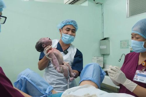TPHCM đón chào công dân đầu tiên của năm 2024