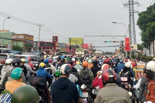 Ngày cuối kỳ nghỉ Tết Dương lịch 2024, cầu Rạch Miễu ùn ứ