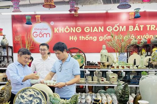 Hàng triệu lượt người dân, du khách đổ về các khu vui chơi