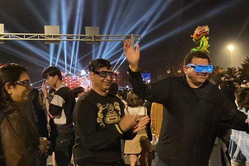 Du khách và người dân Đà Nẵng tưng bừng chào đón năm mới 2024
