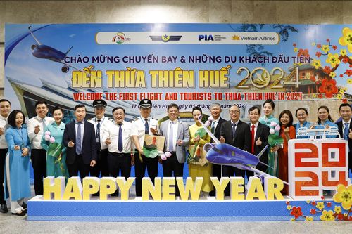 Thừa Thiên Huế đón chuyến bay đầu tiên 'xông đất' năm mới