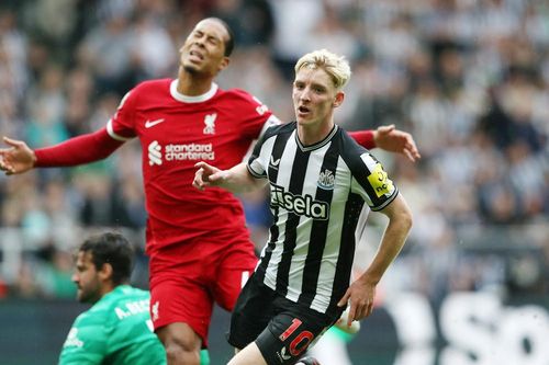 Lịch thi đấu bóng đá 2/1: Newcastle gặp khó trước Liverpool