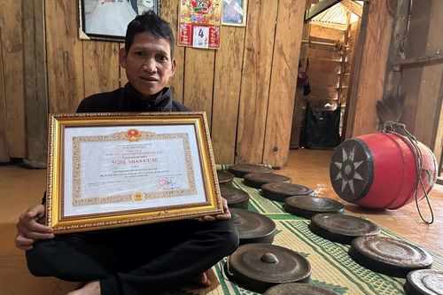 Từ cậu bé 'khát' chiêng tới Nghệ nhân Ưu tú
