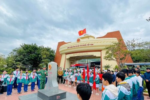 Vun đắp tình yêu Tổ quốc thông qua mô hình 'Tiết học biên giới'