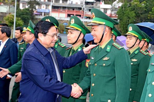 Thủ tướng Chính phủ Phạm Minh Chính thăm, làm việc tại cửa khẩu quốc tế Trà Lĩnh
