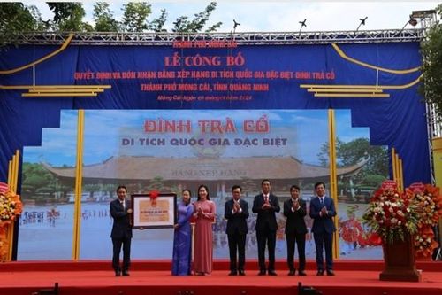 Trao Bằng xếp hạng Di tích quốc gia đặc biệt đình Trà Cổ