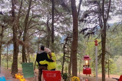 Giới trẻ đốt lửa, cắm trại xuyên đêm đón năm mới