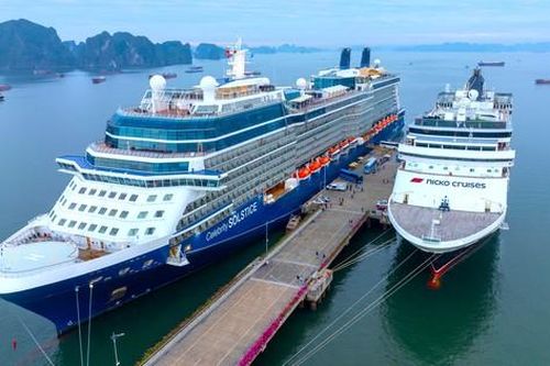 Hai 'siêu tàu' đưa gần 3.700 khách quốc tế đến Hạ Long đêm giao thừa