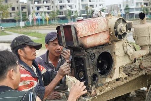 Người nông dân vẫn tất bật ruộng đồng ngày đầu năm 2024