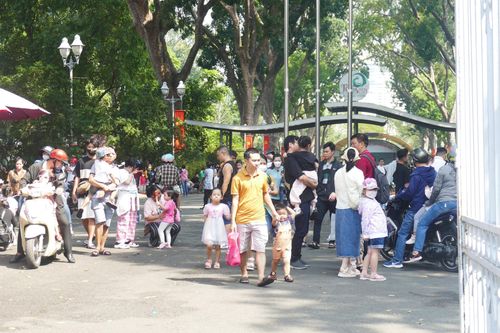 TP.HCM nhộn nhịp ngày đầu năm mới