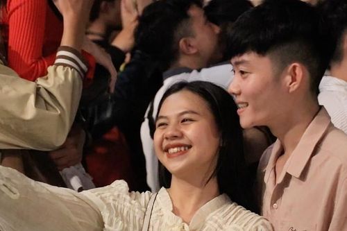 TP.HCM: 'Biển người' chen chân xem pháo hoa chúc mừng năm mới 2024