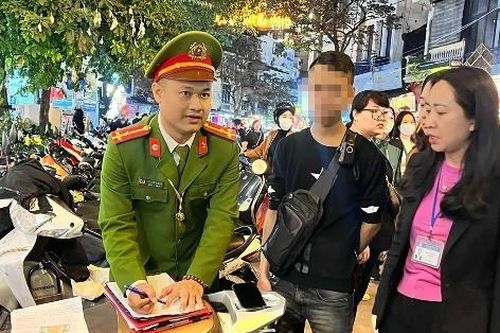 29 bãi trông xe vi phạm quanh hồ Hoàn Kiếm bị xử phạt trong đêm giao thừa