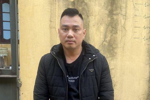 Tạm giữ tài xế say xỉn lái xe đâm vào ô tô chuyên dụng của công an ở Bắc Giang