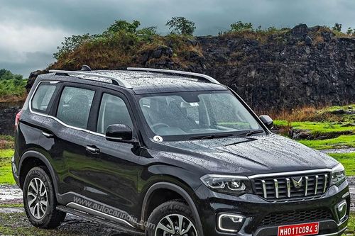 Xe SUV đang chạy hơn 100km/h bất ngờ gãy càng, rơi bánh dù hãng vừa bảo dưỡng