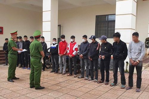 Ngăn chặn 30 thiếu niên mang hung khí đi giải quyết mâu thuẫn