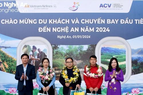Nghệ An đón đoàn du khách và chuyến bay đầu tiên năm 2024