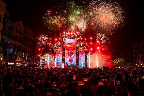 'Quẩy tưng bừng' với đại tiệc chào đón năm mới tại Grand World Hà Nội