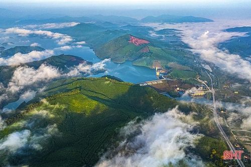 'Những con người làm sông núi sáng tươi...'