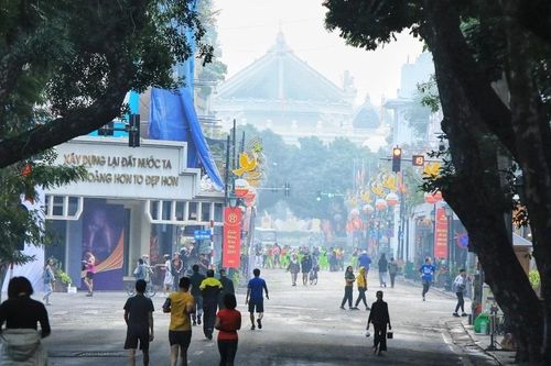 Không khí yên bình của Hà Nội, TP. Hồ Chí Minh trong ngày đầu Năm Mới 2024