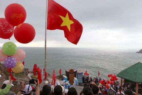 Lễ chào cờ đầu Năm Mới 2024, đón du khách đầu tiên tại cực Đông của Tổ quốc