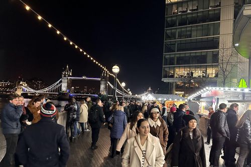 Người dân London tưng bừng chào đón năm mới 2024