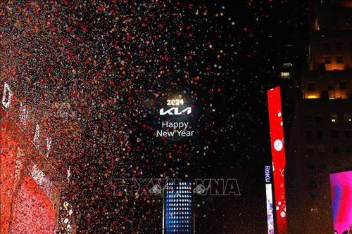 New York thắp sáng quả cầu pha lê đón Năm mới 2024