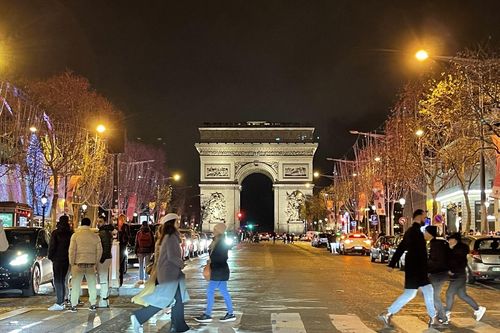 Nước Pháp đón năm mới trong đồng thuận, lạc quan và hy vọng