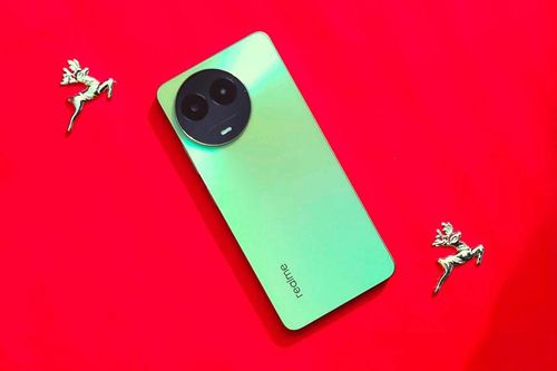 Cận cảnh smartphone chống nước, màn hình 'viên thuốc', RAM 6 GB, giá gần 4 triệu đồng