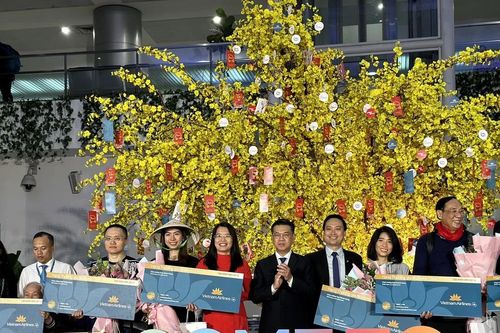 TPHCM: Đón đoàn khách quốc tế 'xông đất' năm 2024