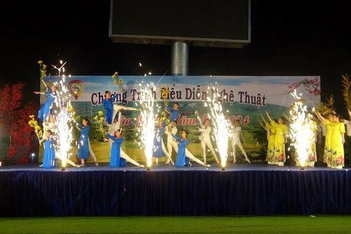Người dân huyện Tri Tôn tưng bừng đón năm mới 2024