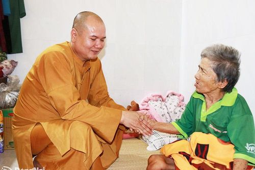 Những chức sắc tích cực hỗ trợ cộng đồng
