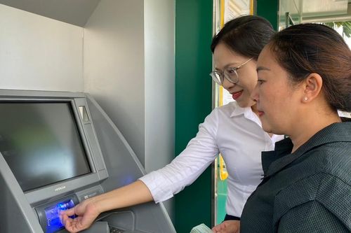 Ngân hàng tăng kênh giao dịch đa phương tiện dịp Tết