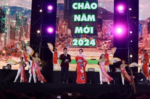 Sôi động chương trình nghệ thuật 'Chào năm mới 2024'