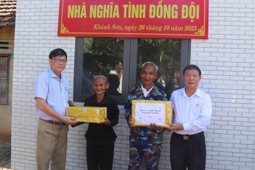 Những ngôi nhà ấm tình đồng đội