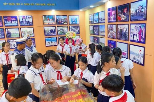 Các đơn vị quân đội: Phối hợp tuyên truyền biển, đảo cho học sinh