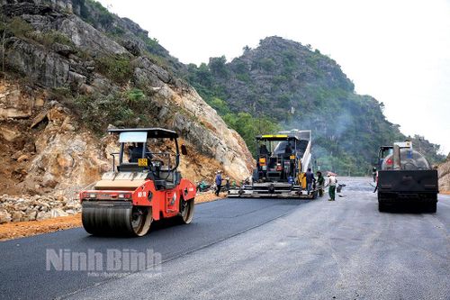 Sôi nổi khí thế thi đua lao động trên các công trình trọng điểm
