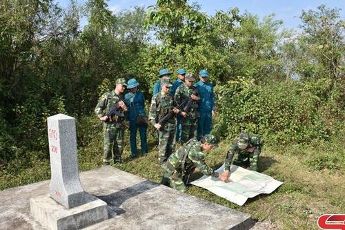 Củng cố giữ vững thế trận lòng dân