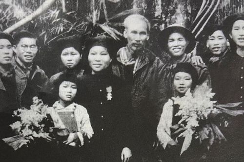 Bác để tình thương cho chúng con