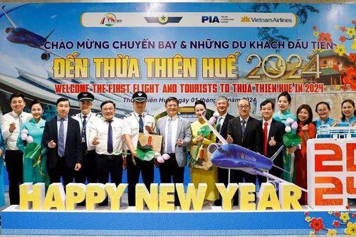 Thừa Thiên – Huế: Ngành Du lịch đón chuyến bay đầu tiên 'xông đất' năm 2024