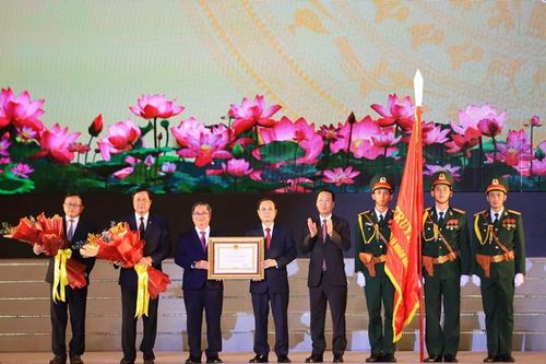 Cần Thơ đón nhận Huân chương Lao động hạng Nhất
