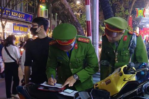 Người dân Thủ đô đón Tết Dương lịch trong an toàn