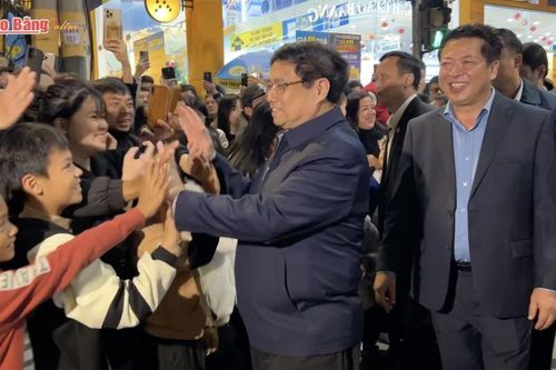 Thủ tướng Phạm Minh Chính đón năm mới 2024 cùng nhân dân các dân tộc tỉnh Cao Bằng