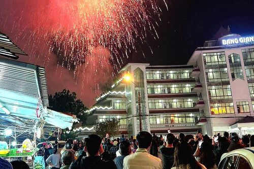 Thành phố tưng bừng đón năm mới 2024
