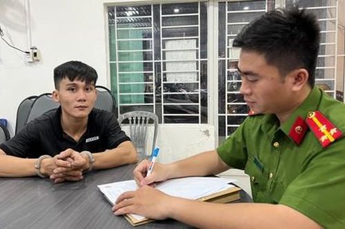 TPHCM: Hai đối tượng cướp giật iPhone 15 của cô gái bị bắt vào ngày đầu năm mới