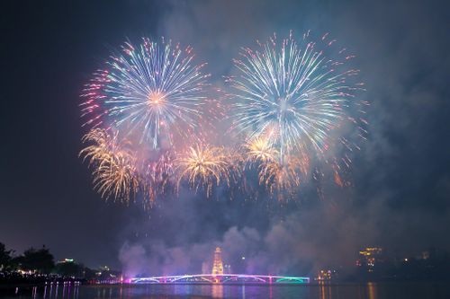 Mãn nhãn màn pháo hoa chào đón năm mới 2024
