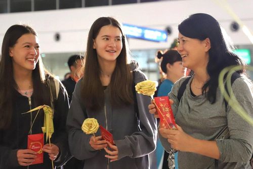 Sân bay Tân Sơn Nhất rộn ràng đón trăm nghìn khách ngày đầu năm mới 2024