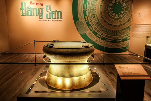 Chiêm ngưỡng chiếc trống đồng Đông Sơn lớn nhất Việt Nam